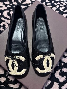 CHANEL Black Leather Ballet Flats with White CC Appliqué